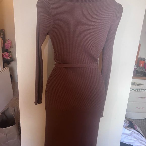 Gently worn Express long sweater, mauve color, size xsmall - Picture 3 of 6